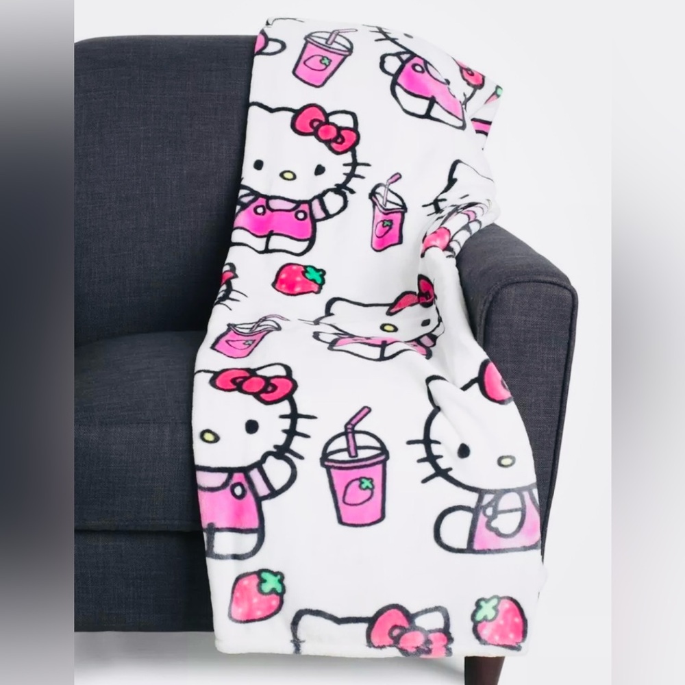 NWT! Hello Kitty Strawberry Smoothie Milkshake drink Blanket 60”X 70”